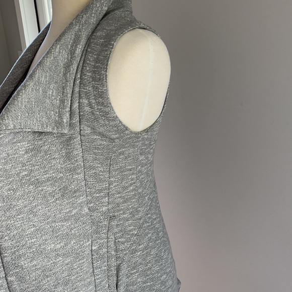 FOR CYNTHIA | GREY VEST - Picture 7 of 10